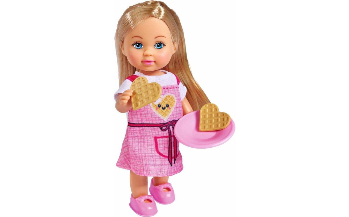 Evi Love Baking Waffles