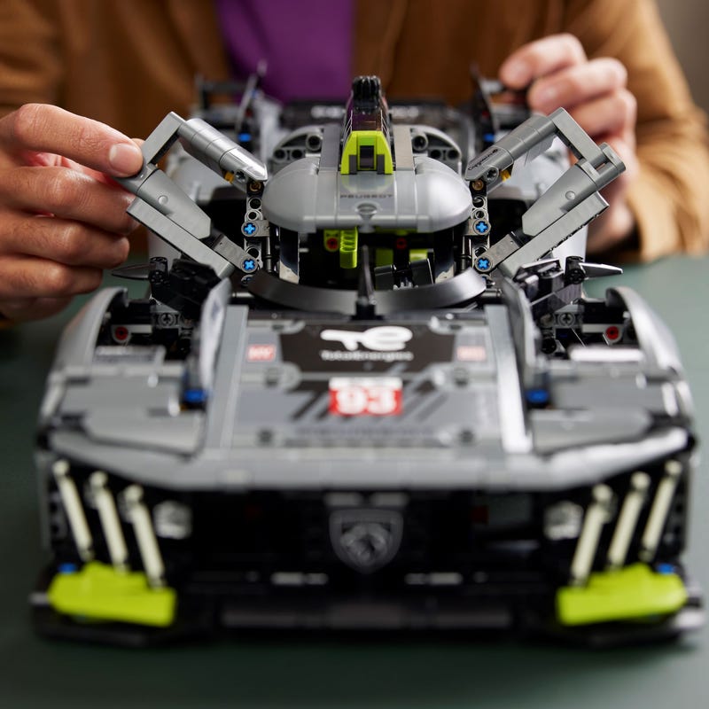 LEGO Technic PEUGEOT 9X8 24H Le Mans Hybrid Hypercar 42156