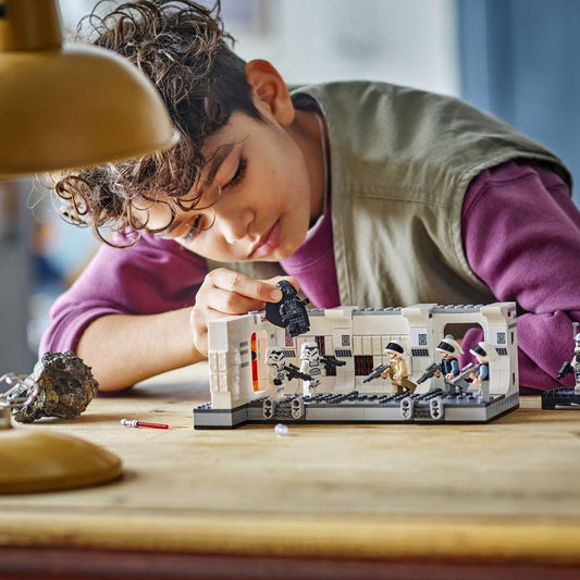LEGO Star Wars: Boarding the Tantive IV 75387